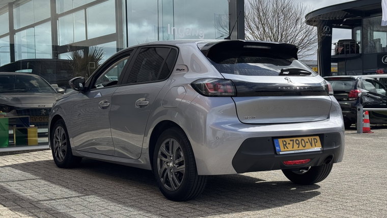Vehicle Image 6