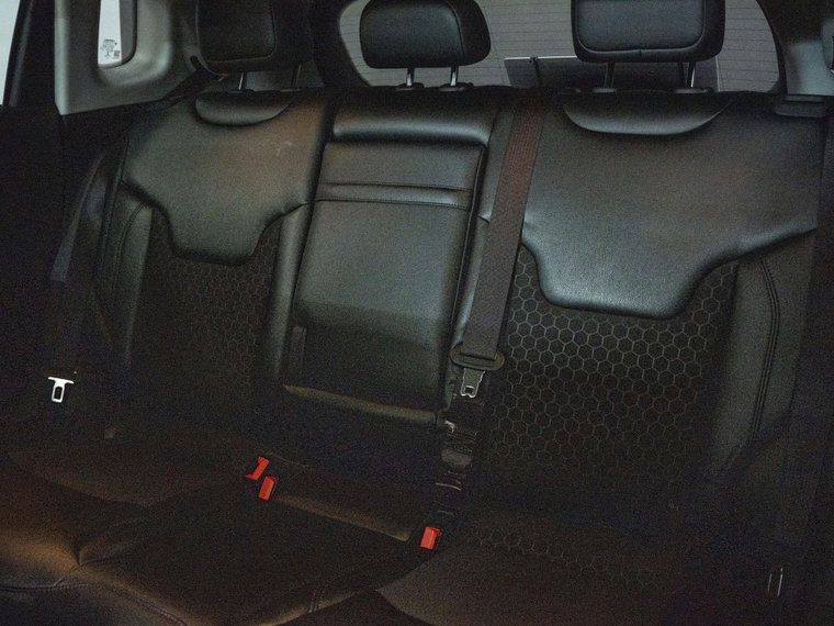 Vehicle Image 33