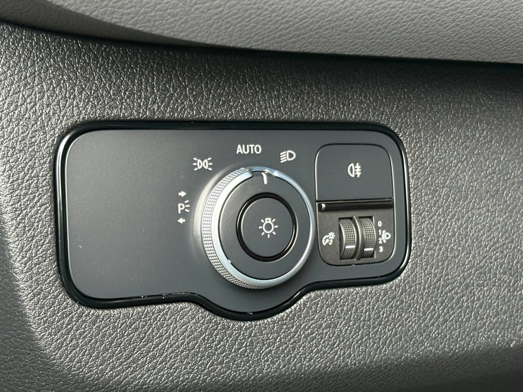 Vehicle Image 28