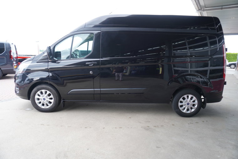 Vehicle Image 8