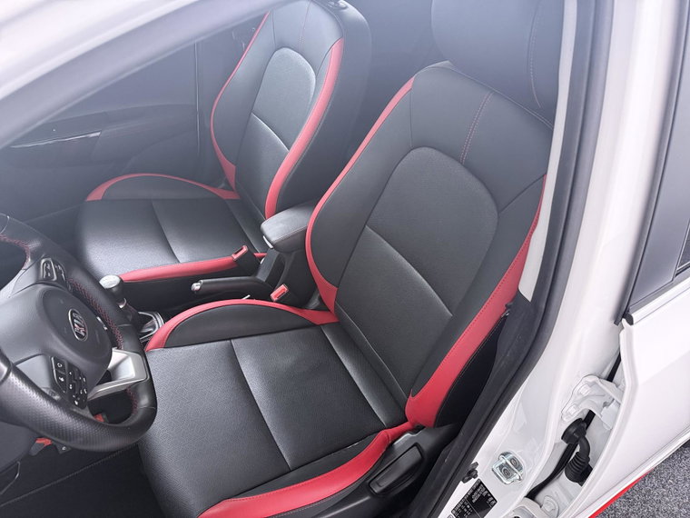 Vehicle Image 16