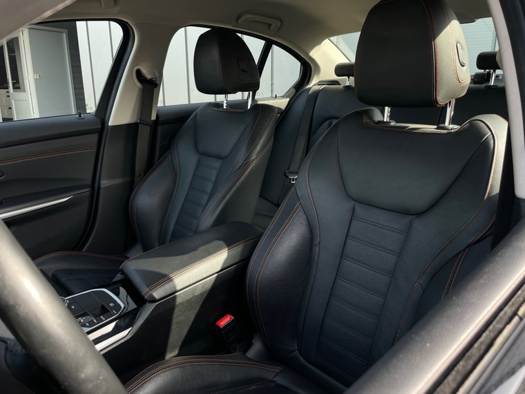 Vehicle Image 9