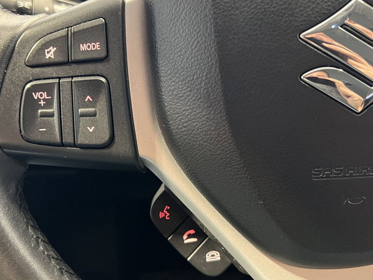 Vehicle Image 25