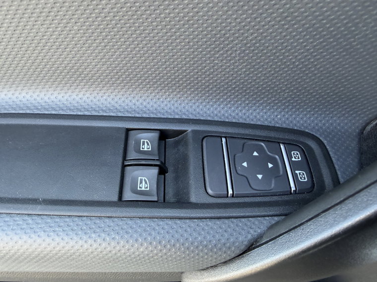 Vehicle Image 34