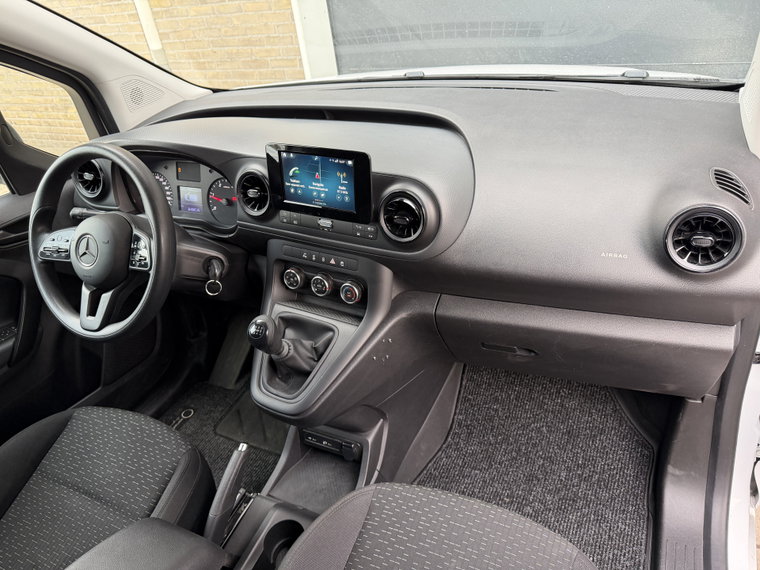 Vehicle Image 35