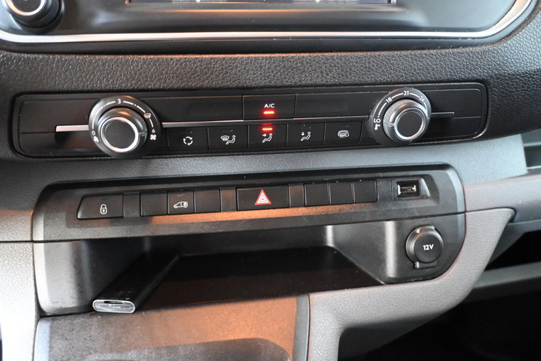 Vehicle Image 28