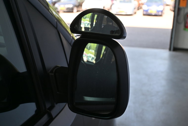 Vehicle Image 39