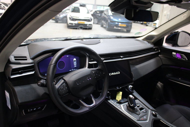 Vehicle Image 4