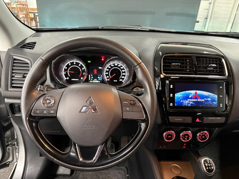 Vehicle Image 12