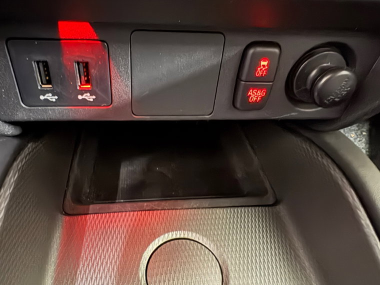 Vehicle Image 25