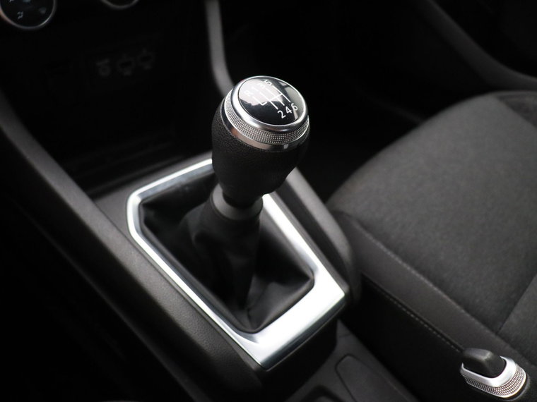 Vehicle Image 25