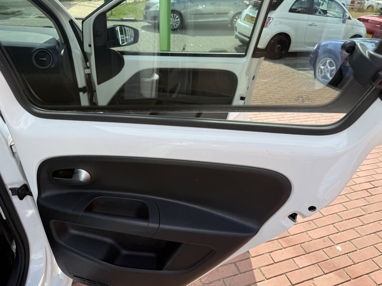 Vehicle Image 27