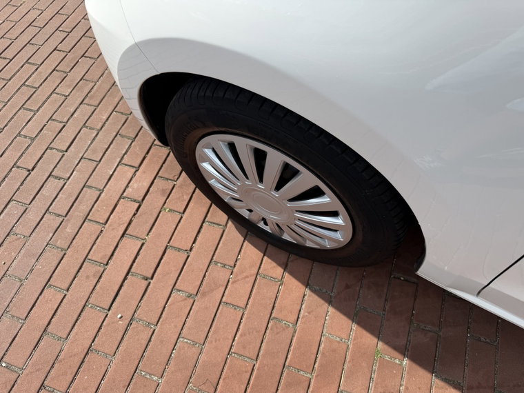 Vehicle Image 35