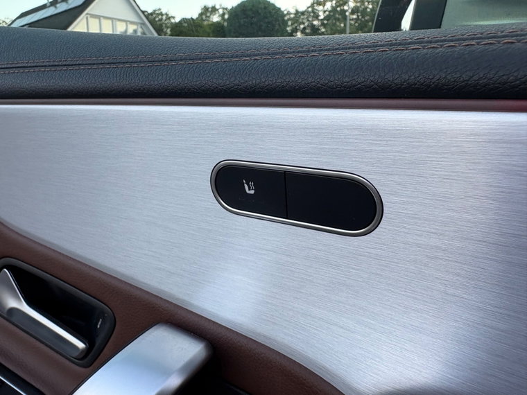 Vehicle Image 38