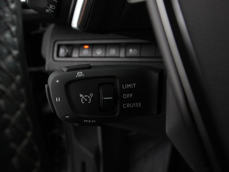 Vehicle Image 28