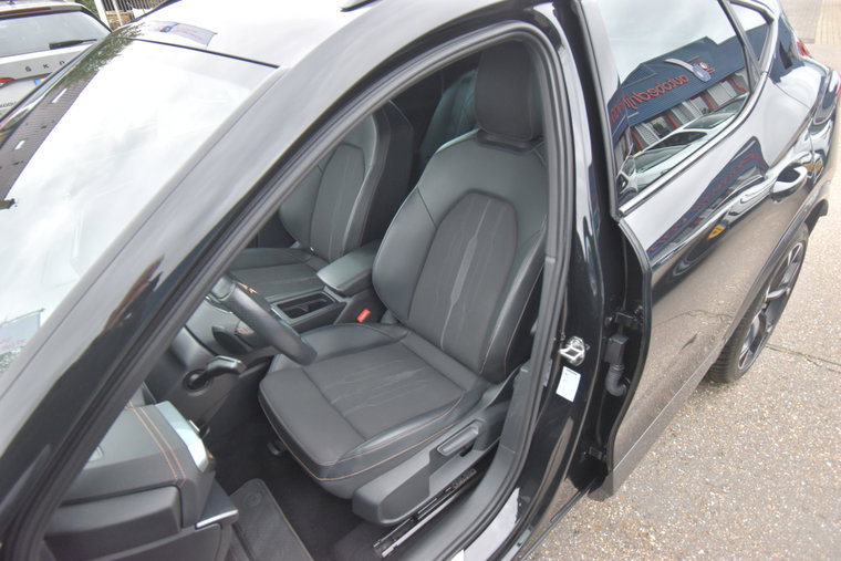 Vehicle Image 32