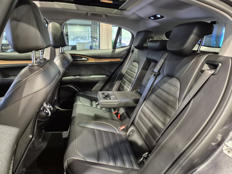 Vehicle Image 15