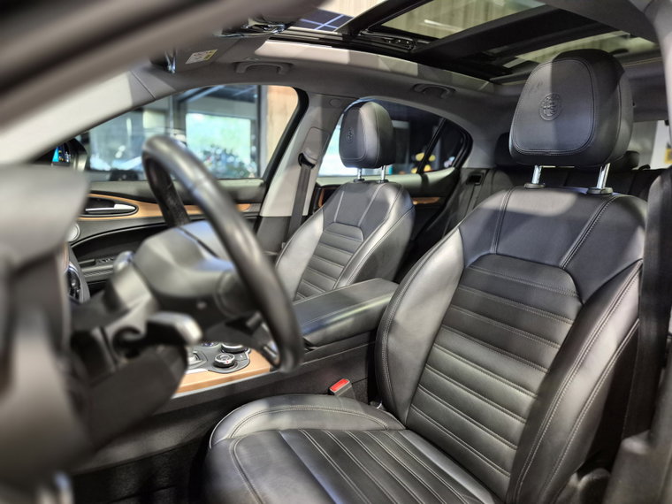 Vehicle Image 33