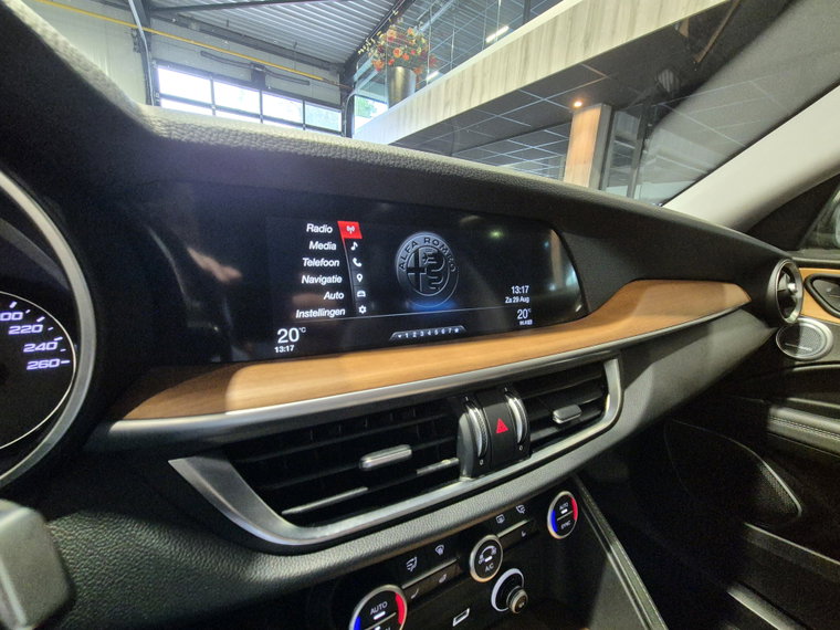 Vehicle Image 38
