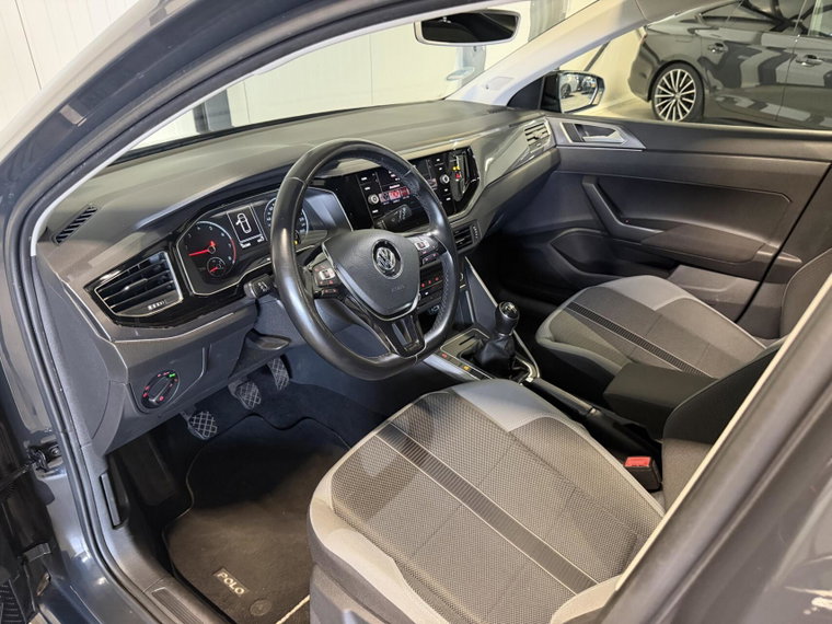 Vehicle Image 25