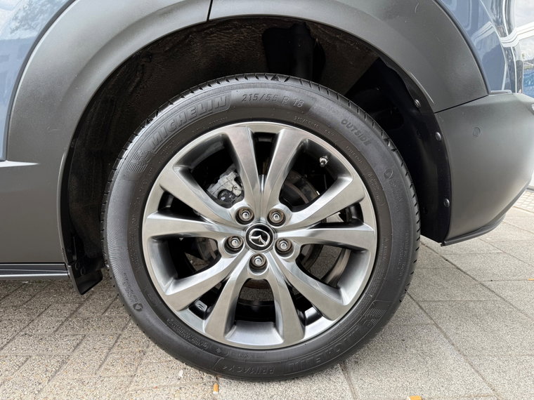 Vehicle Image 16