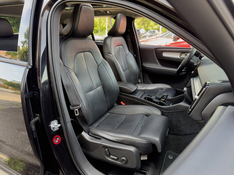 Vehicle Image 23
