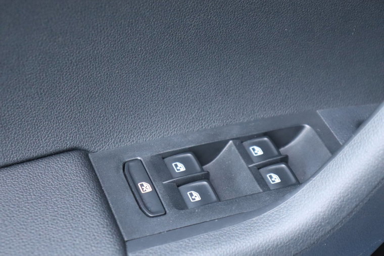 Vehicle Image 28