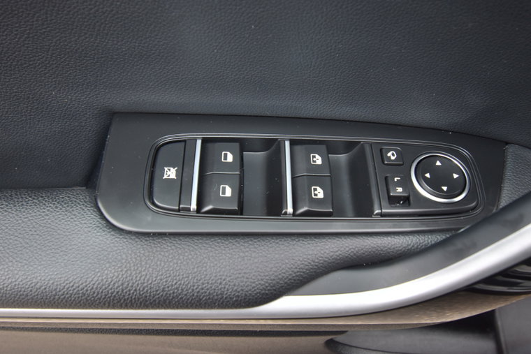 Vehicle Image 25