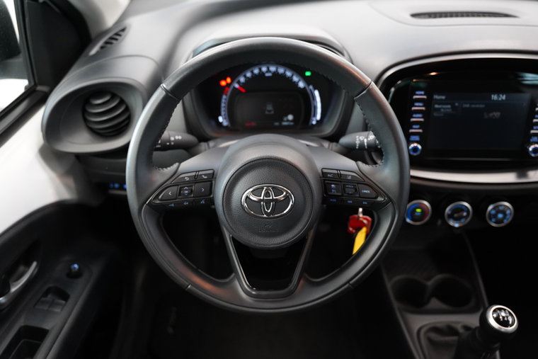 Vehicle Image 7