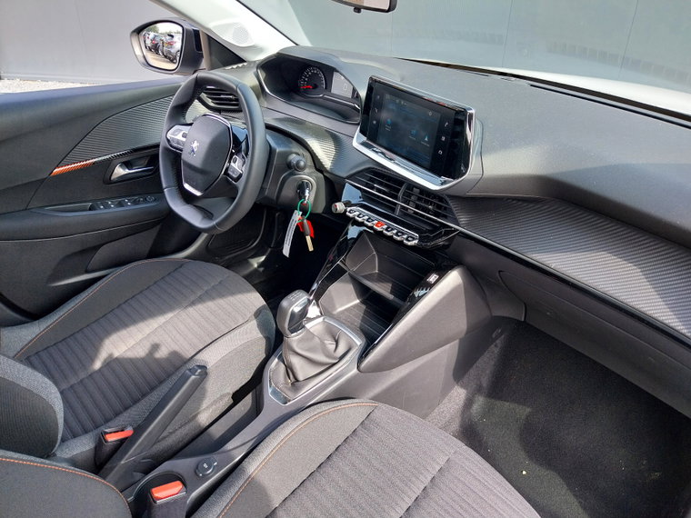 Vehicle Image 15