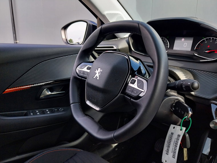 Vehicle Image 25