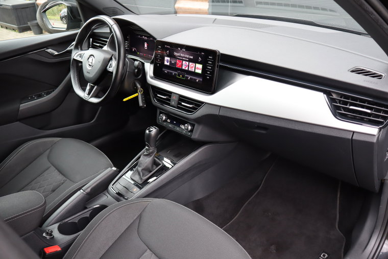 Vehicle Image 9