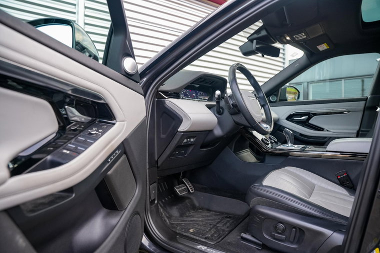 Vehicle Image 6