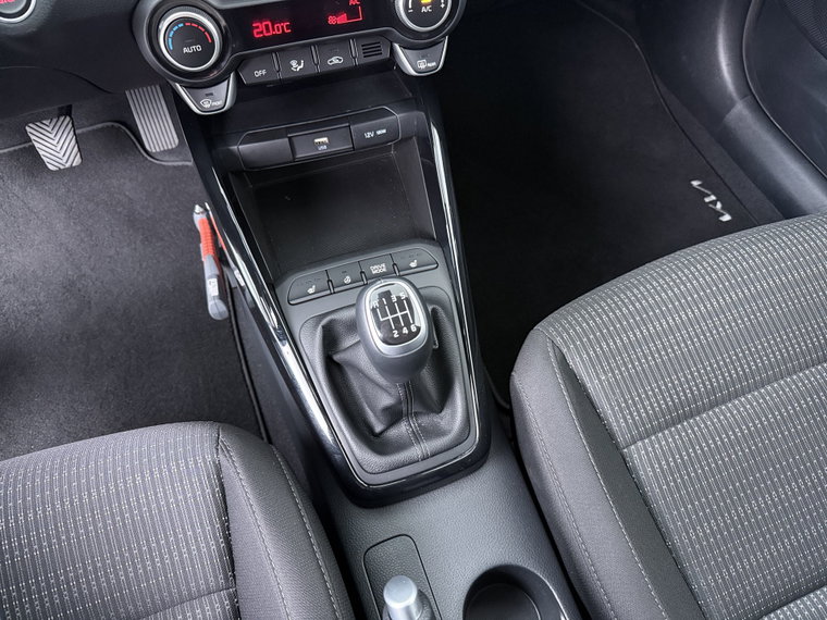 Vehicle Image 32