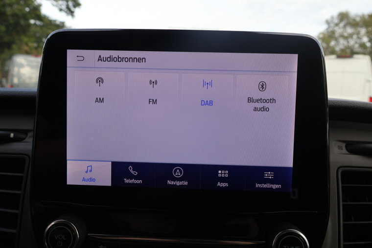 Vehicle Image 25