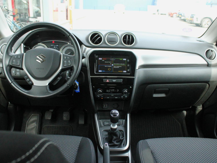 Vehicle Image 16