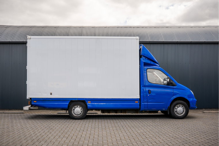 Vehicle Image 6
