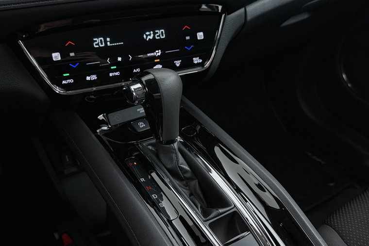 Vehicle Image 25
