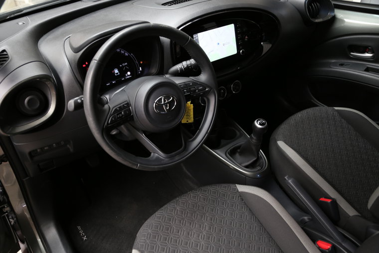 Vehicle Image 6