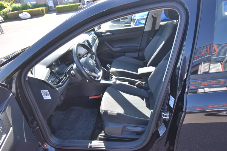Vehicle Image 21