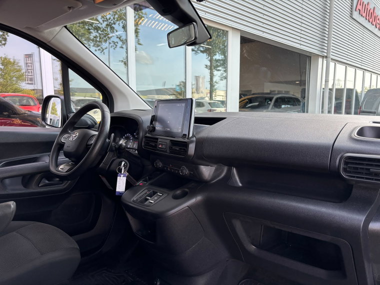 Vehicle Image 26