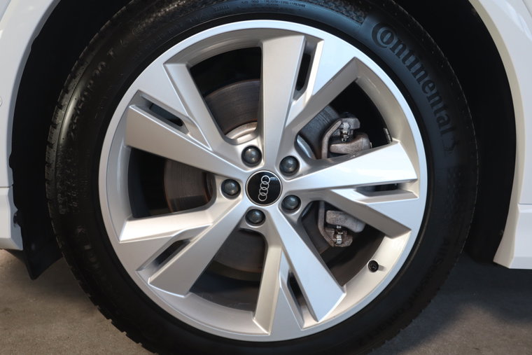 Vehicle Image 21