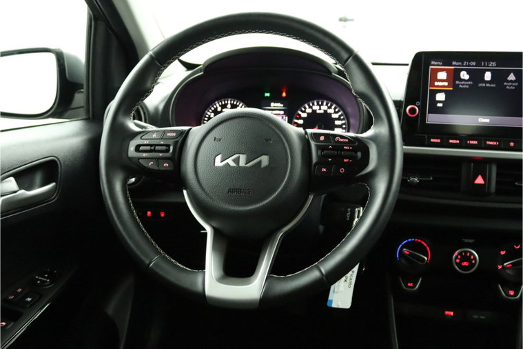 Vehicle Image 32
