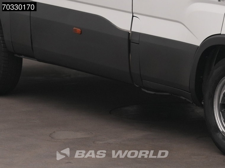 Vehicle Image 33