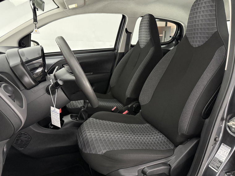 Vehicle Image 15
