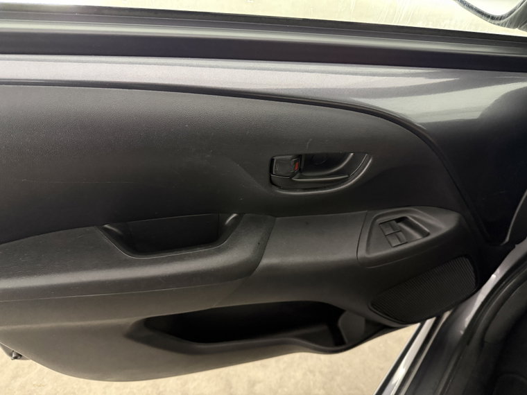 Vehicle Image 23