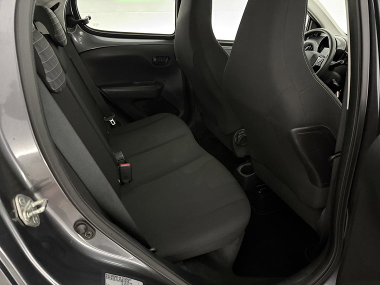 Vehicle Image 32