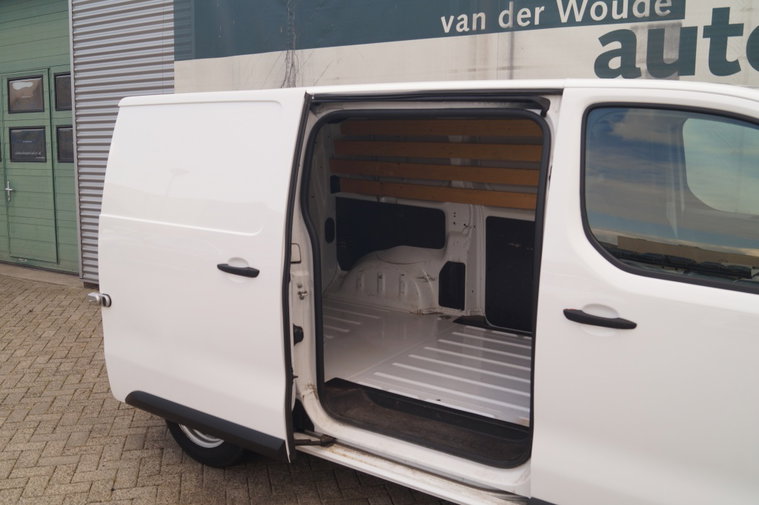 Vehicle Image 28