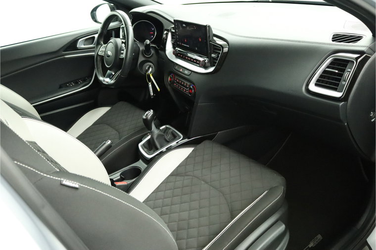 Vehicle Image 32