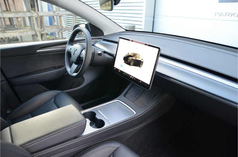 Vehicle Image 12